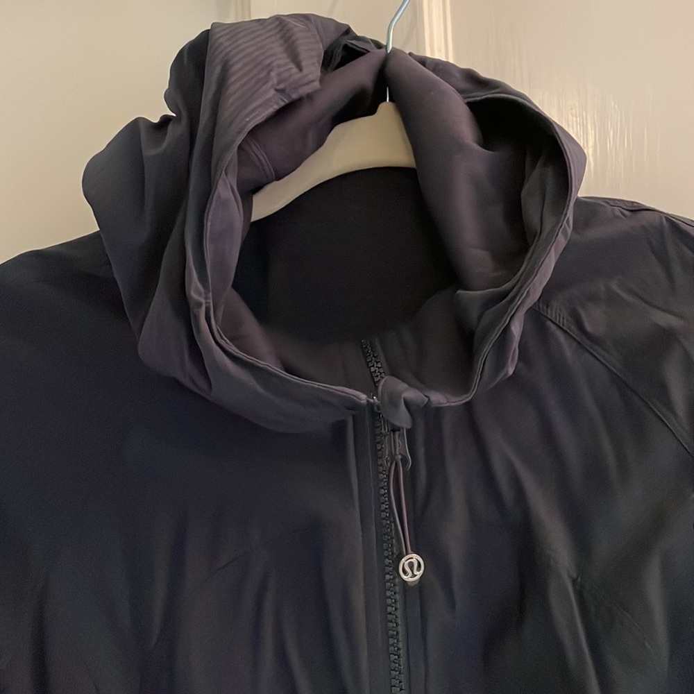 Lululemon Navy Blue Running Jacket With Hood. Gem